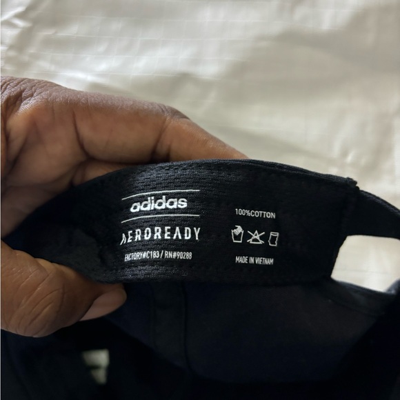 Adidas Aeroready 100% cotton black cap. - Picture 3 of 3
